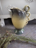 vintage vaas met bijzondere handgreep