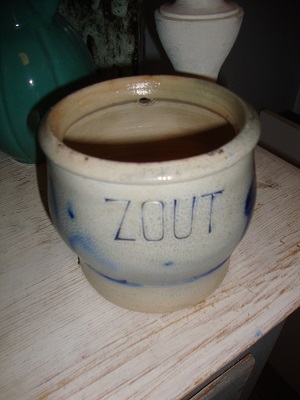 Duits vintage aardewerk zoutpot uit Keulen