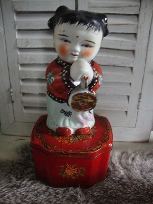 Chinees aardewerk Lucky girl beeldje