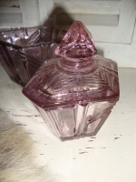 parfumverstuiver met schaaltje paars glas