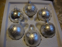 kerstballen zilveren gedecoreerde ballen