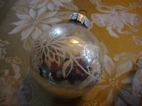 vintage zilveren Kerstballen met bloem