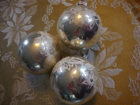 vintage zilveren Kerstballen met bloem