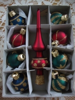 set mini gekleurde kerstballetjes en piek