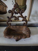 brocante gietijzeren zeepbakje