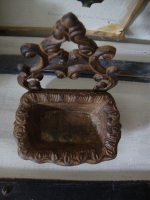 brocante gietijzeren zeepbakje