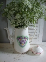 brocante emaille koffiekan met viooltjes