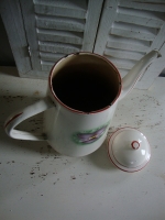 brocante emaille koffiekan met viooltjes