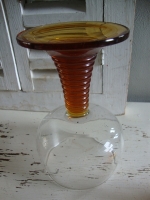 retro wijnglazen met bruine voet