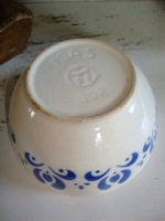 spoelkom uit de GDR met blauw decor