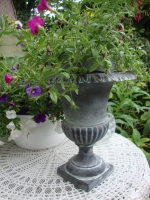 brocante gietijzeren bloempot jardiniere