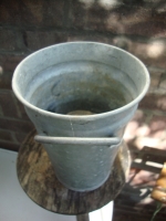 brocante zinken bloempot hoog