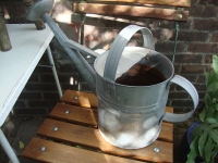 zinken gieter met sproeikop