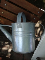zinken gieter met sproeikop