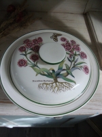 wedgwood Florabunda schaal met deksel