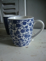 blauw wit gebloemde mokken