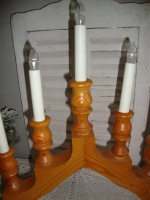 nostalgische houten trap met kerstlampjes