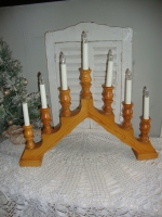 nostalgische houten trap met kerstlampjes