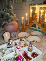 nostalgische houten trap met kerstlampjes