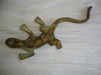 Hagedis van koper of messing