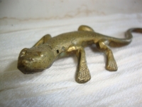 Hagedis van koper of messing