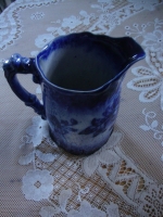 antieke melkkan kobaltblauwe bloemen