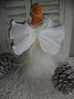 porselein engel met veren