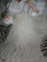 porselein engel met veren