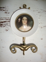 brocante messing kapstokhaak met portret