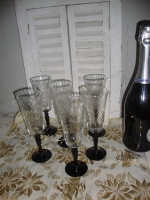 Franse champagne glazen met zwarte voet