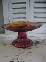 paars persglas schaaltje op voet