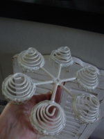 Brocante metalen eierrekje met Haan