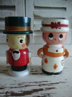 vintage houten eierdoppen bruidspaar