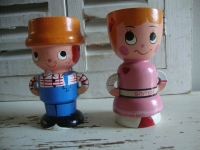 vintage houten eierdoppen broer en zus